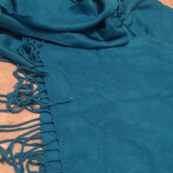 NEVER WORN sky blue soft scarf - Picture 2 of 4